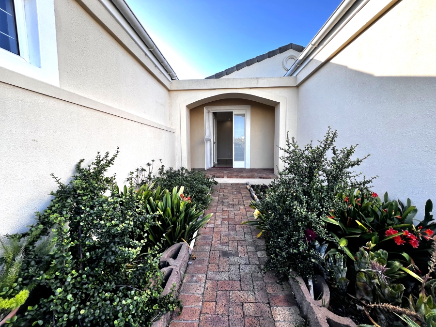 To Let 3 Bedroom Property for Rent in Sunningdale Western Cape